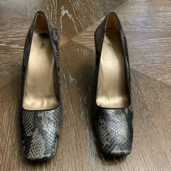 Vintage 90’s Enzo Angiolini gray snakeskin heels - Picture 2 of 15